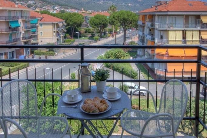 Ad Un Passo Da… Apartment Pietra Ligure Luaran gambar